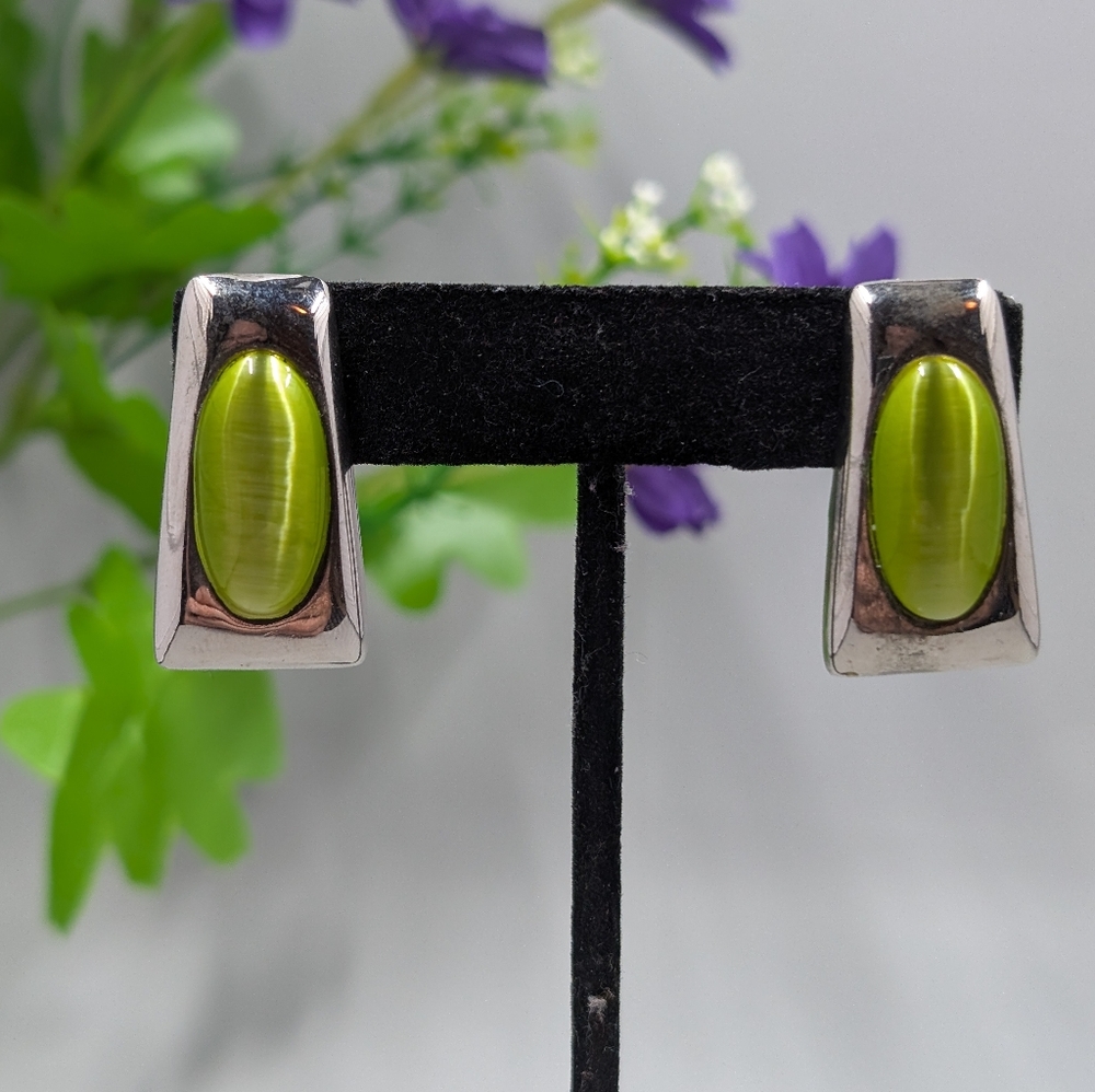 Green Cats Eye Stone Vintage Silver Plated Stud Earrings